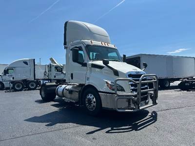 Freightliner Cascadia 116 Single Axle Day Cab Truck - 410HP, 12 Speed Automatic