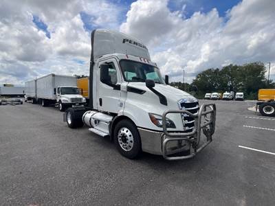 Freightliner Cascadia 116 Single Axle Day Cab Truck - 410HP, 12 Speed Automatic