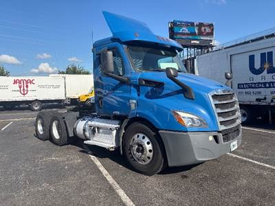 Freightliner Cascadia 116 Day Cab Truck - 450HP, 12 Speed Automatic