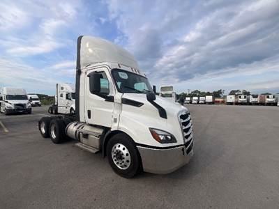 Freightliner Cascadia 116 Day Cab Truck - 435HP, 12 Speed Automatic