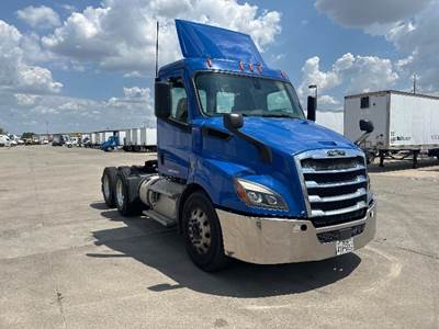 Freightliner Cascadia 116 Day Cab Truck - 435HP, 12 Speed Automatic