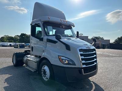 Freightliner Cascadia 116 Single Axle Day Cab Truck - 410HP, 12 Speed Automatic