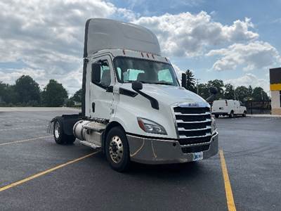 Freightliner Cascadia 116 Single Axle Day Cab Truck - 410HP, 12 Speed Automatic