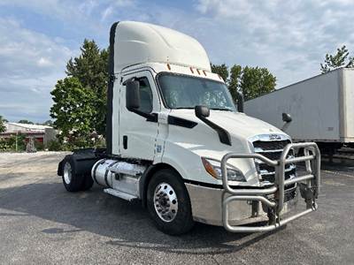 Freightliner Cascadia 116 Single Axle Day Cab Truck - 410HP, 12 Speed Automatic