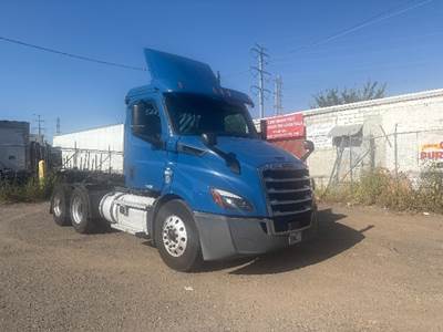 Freightliner Cascadia 116 Day Cab Truck - 450HP, 10 Speed Manual