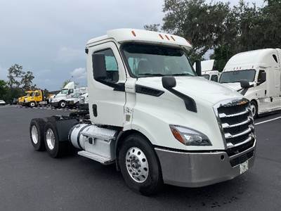 Freightliner Cascadia 116 Day Cab Truck - 435HP, 12 Speed Automatic