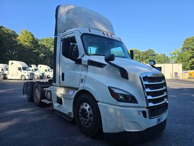 Freightliner Cascadia 116 Day Cab Truck - 450HP, 12 Speed Automatic