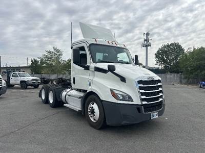 Freightliner Cascadia 116 Day Cab Truck - 410HP, 12 Speed Automatic