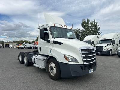 Freightliner Cascadia 116 Day Cab Truck - 410HP, 12 Speed Automatic