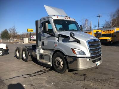 Freightliner T11664ST Day Cab Truck - 450HP, 12 Speed Automatic