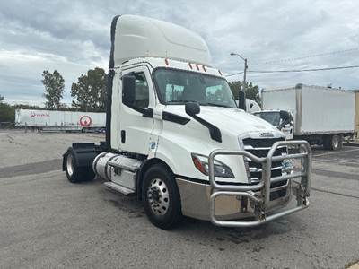 Freightliner Cascadia 116 Single Axle Day Cab Truck - 410HP, 12 Speed Automatic