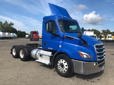 Freightliner Cascadia 116 Day Cab Truck - 435HP, 12 Speed Automatic
