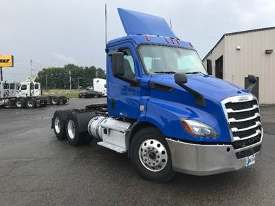 Freightliner Cascadia 116 Day Cab Truck - 435HP, 12 Speed Automatic