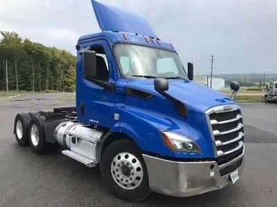 Freightliner Cascadia 116 Day Cab Truck - 435HP, 12 Speed Automatic