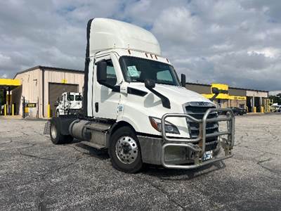 Freightliner Cascadia 116 Single Axle Day Cab Truck - 410HP, 12 Speed Automatic