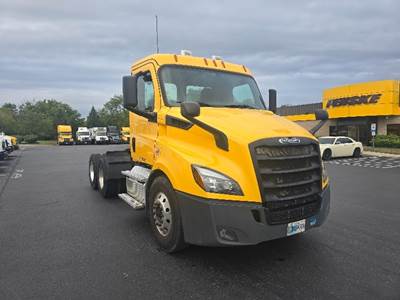 Freightliner Cascadia 116 Day Cab Truck - 450HP, 12 Speed Automatic