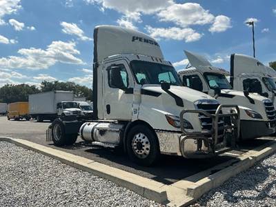 Freightliner Cascadia 116 Single Axle Day Cab Truck - 410HP, 12 Speed Automatic