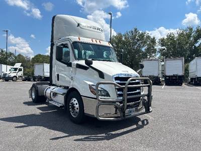 Freightliner Cascadia 116 Single Axle Day Cab Truck - 410HP, 12 Speed Automatic