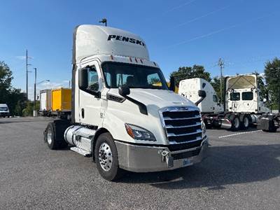 Freightliner Cascadia 116 Single Axle Day Cab Truck - 410HP, 12 Speed Automatic