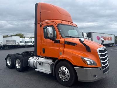 Freightliner Cascadia 116 Day Cab Truck - 450HP, 12 Speed Automatic