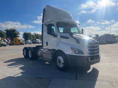 Freightliner Cascadia 116 Day Cab Truck - 450HP, 12 Speed Automatic