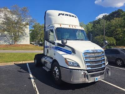 Freightliner Cascadia 116 Single Axle Day Cab Truck - 410HP, 12 Speed Automatic