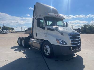 Freightliner Cascadia 116 Day Cab Truck - 450HP, 12 Speed Automatic