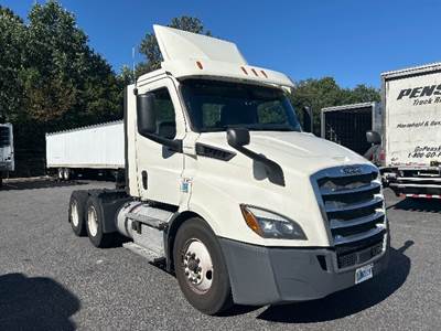 Freightliner Cascadia 116 Day Cab Truck - 410HP, 12 Speed Automatic