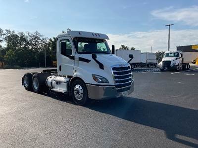 Freightliner Cascadia 116 Day Cab Truck - 435HP, 12 Speed Automatic