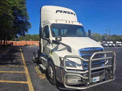 Freightliner Cascadia 116 Single Axle Day Cab Truck - 410HP, 12 Speed Automatic