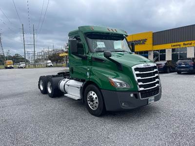 Freightliner Cascadia 116 Day Cab Truck - 410HP, 12 Speed Automatic