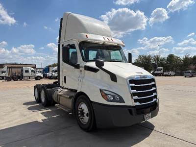 Freightliner Cascadia 116 Day Cab Truck - 450HP, 12 Speed Automatic