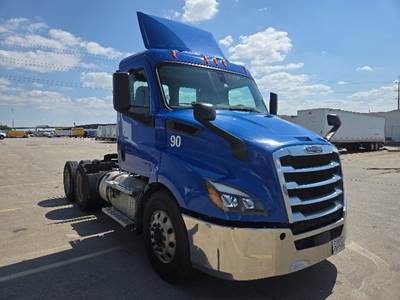 Freightliner Cascadia 116 Day Cab Truck - 435HP, 12 Speed Automatic