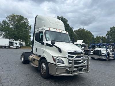 Freightliner Cascadia 116 Single Axle Day Cab Truck - 410HP, 12 Speed Automatic