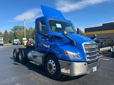 Freightliner Cascadia 116 Day Cab Truck - 435HP, 12 Speed Automatic