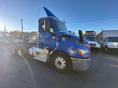 Freightliner Cascadia 116 Day Cab Truck - 435HP, 12 Speed Automatic