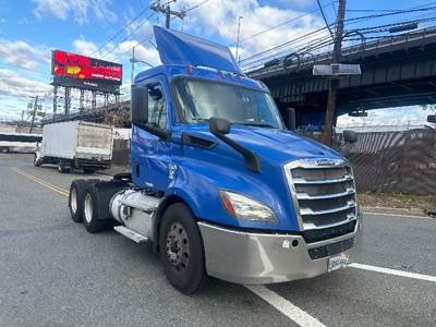 Freightliner Cascadia 116 Day Cab Truck - 435HP, 12 Speed Automatic