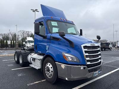Freightliner Cascadia 116 Day Cab Truck - 435HP, 12 Speed Automatic