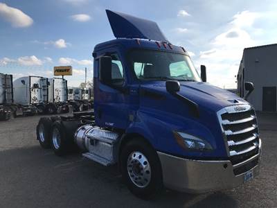 Freightliner Cascadia 116 Day Cab Truck - 435HP, 12 Speed Automatic