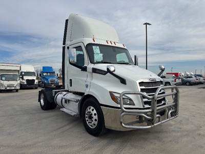 Freightliner Cascadia 116 Single Axle Day Cab Truck - 450HP, 12 Speed Automatic