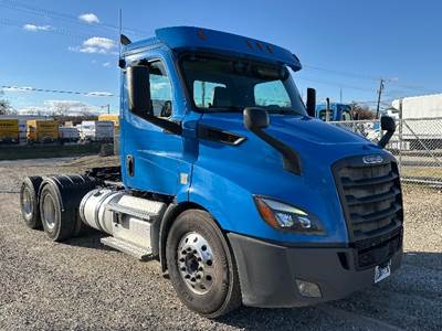 Freightliner Cascadia 116 Day Cab Truck - 450HP, 12 Speed Automatic