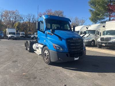 Freightliner Cascadia 116 Day Cab Truck - 450HP, 12 Speed Automatic
