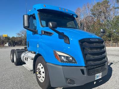 Freightliner Cascadia 116 Day Cab Truck - 450HP, 12 Speed Automatic
