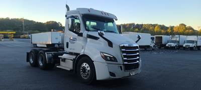 Freightliner T11664ST Day Cab Truck - 450HP, 12 Speed Automatic
