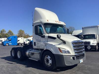 Freightliner Cascadia 116 Day Cab Truck - 450HP, 12 Speed Automatic