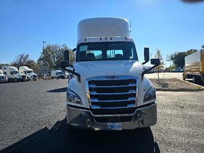 Freightliner Cascadia 116 Single Axle Day Cab Truck - 410HP, 12 Speed Automatic