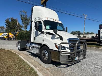 Freightliner Cascadia 116 Single Axle Day Cab Truck - 410HP, 12 Speed Automatic