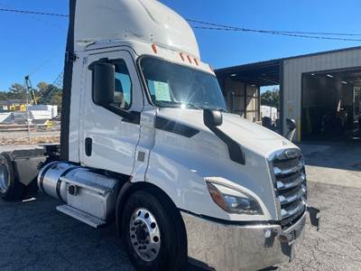 Freightliner Cascadia 116 Single Axle Day Cab Truck - 410HP, 12 Speed Automatic