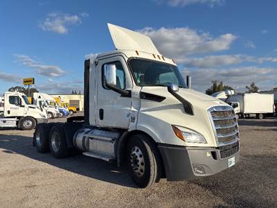 Freightliner Cascadia 116 Day Cab Truck - 435HP, 12 Speed Automatic