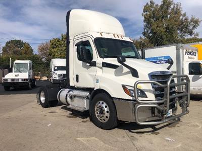 Freightliner Cascadia 116 Single Axle Day Cab Truck - 410HP, 12 Speed Automatic
